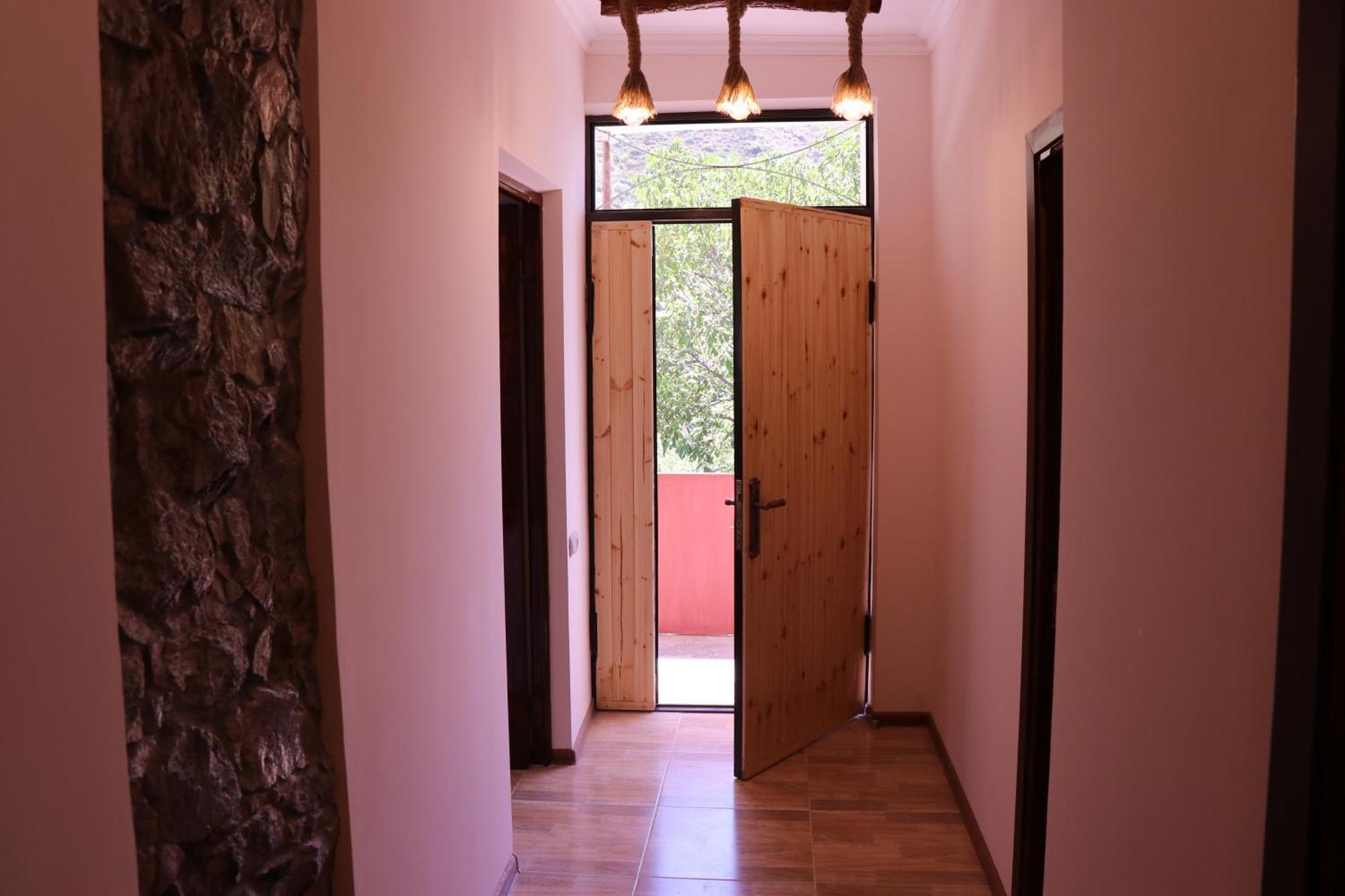 Legend Guest House Yekhegis Exteriör bild
